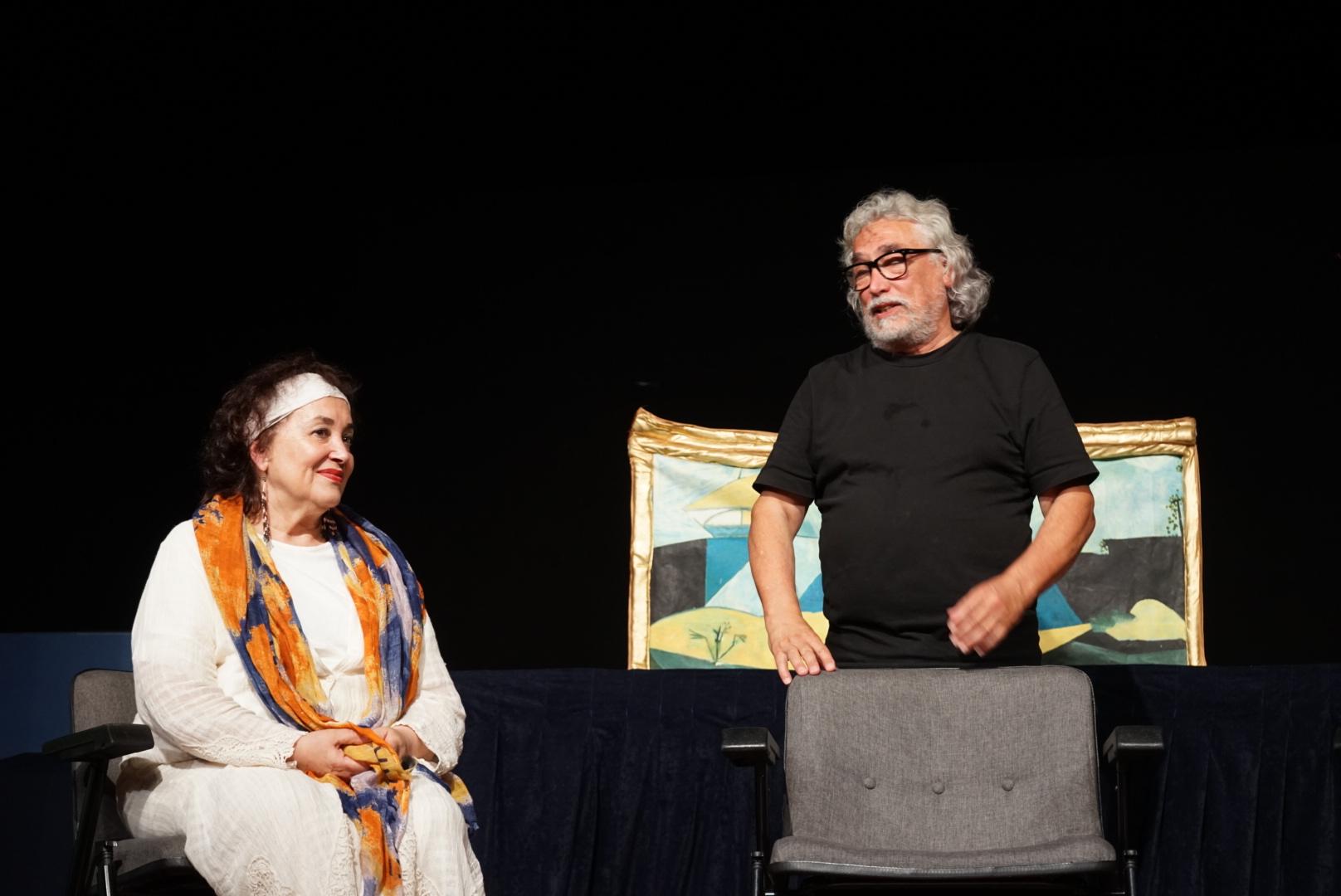 Artistas nun espectáculo de títeres